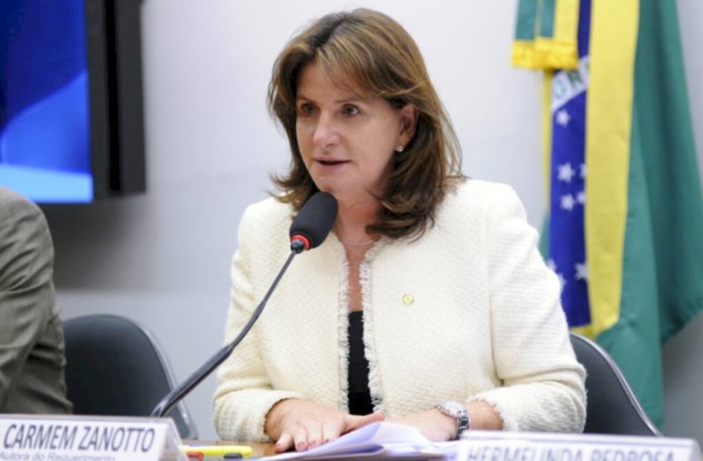 Carmen pede apoio da Fecam para aprovar PEC 383