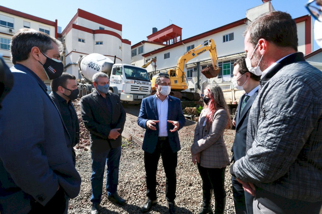 Em Lages, governador vistoria as obras do Hospital Nossa Senhora dos Prazeres