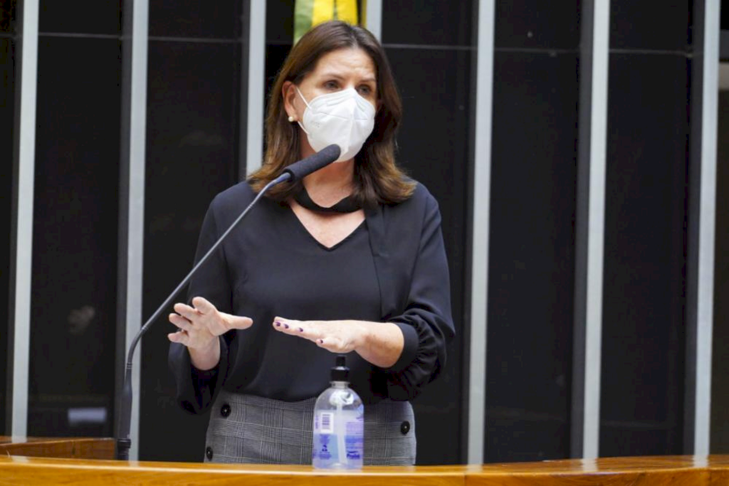 Carmen vota a favor da quebra de patente para produzir medicamentos e vacinas