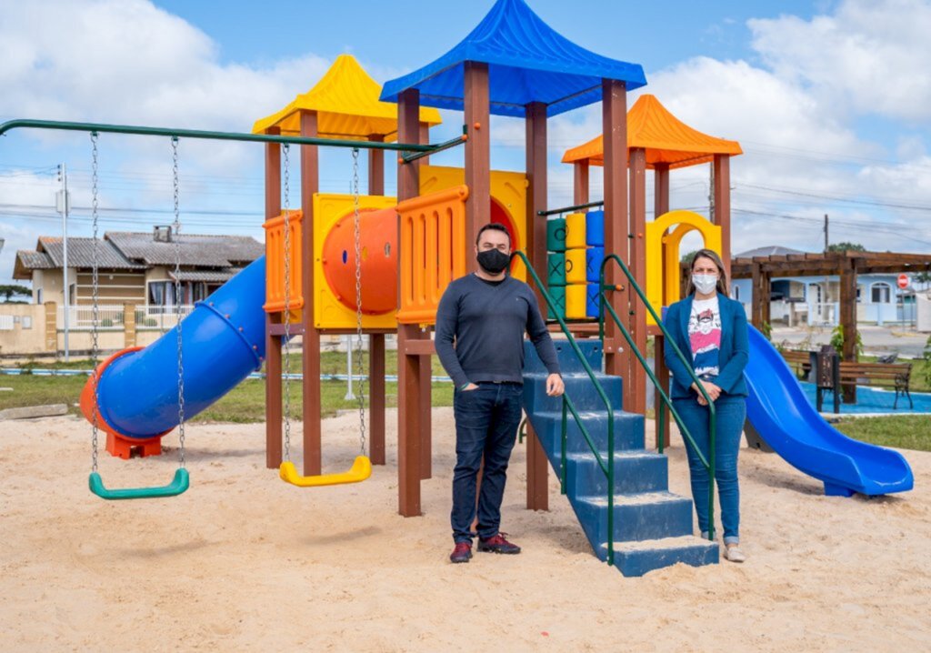 Começa a instalação dos parques infantis de emendas do deputado Marcius Machado