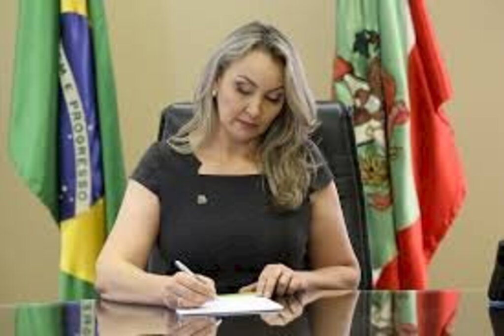 Daniela Reinehr emite nota sobre assumir o Estado