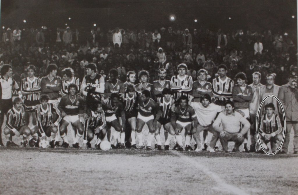 Livro Aquelas Camisas Vermelhas - Em 1986 o Inter de Lages venceu o Grêmio, mas o gol do time gaúcho foi de Sabella