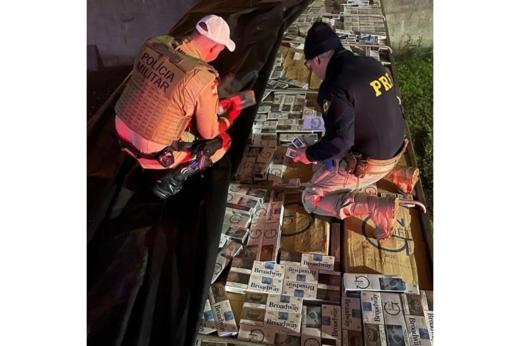 Policiais apreendem cerca de 300 mil maços de cigarros contrabandeados em SC