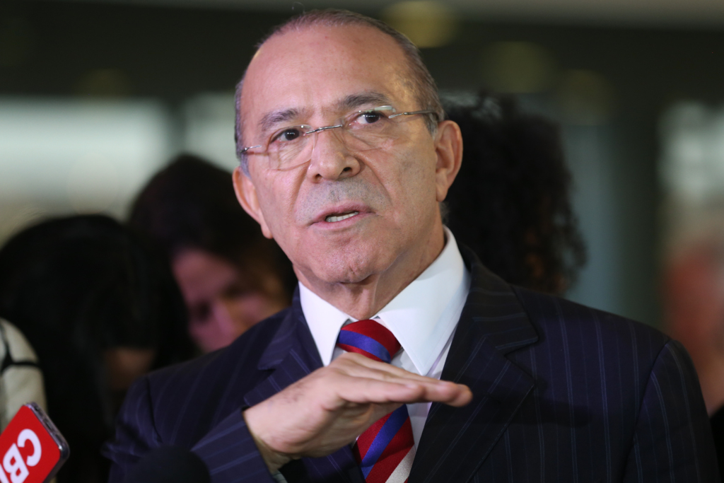 Padilha diz que Aloysio Nunes pode continuar no governo na cota pessoal de Temer