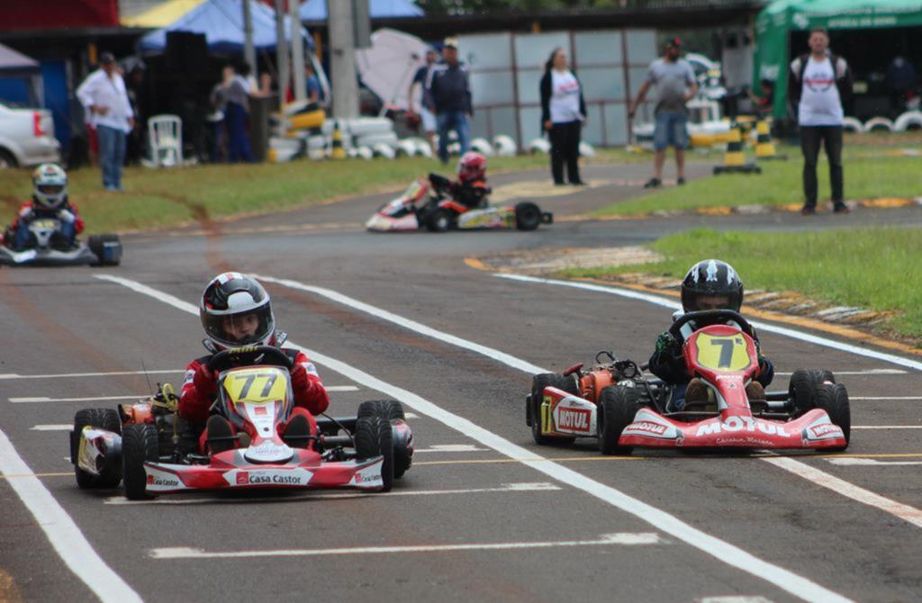 Disputa de kart movimenta a cidade de São Miguel do Oeste