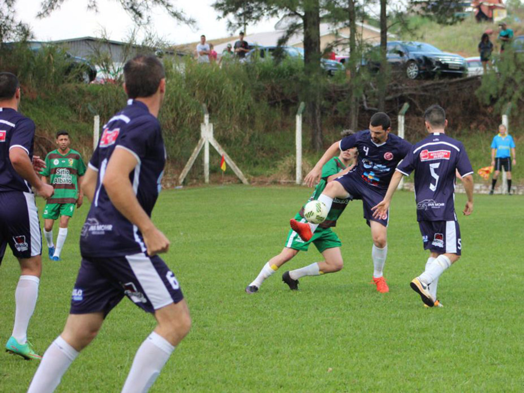 Futebol entra na fase semifinal