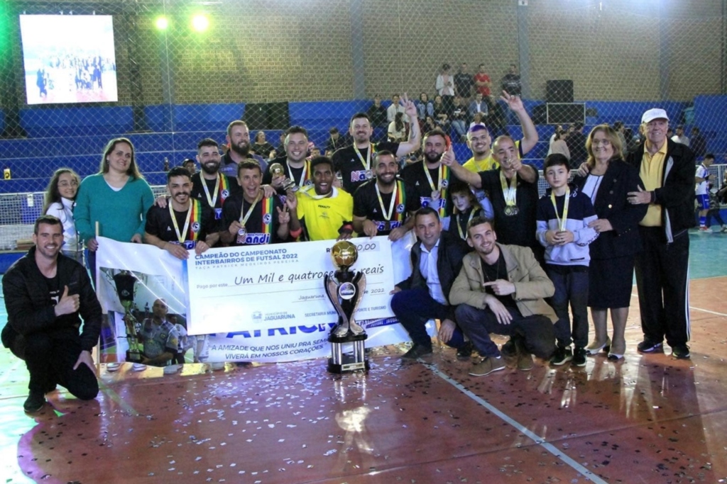 Equipe do Centro é campeã do Campeonato Interbairros de Futsal em Jaguaruna