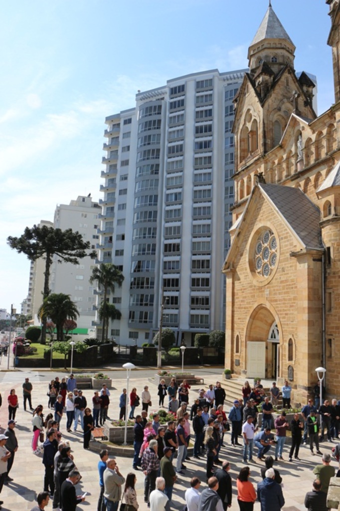 No dia da padroeira da cidade, Catedral ganha praça revitalizada