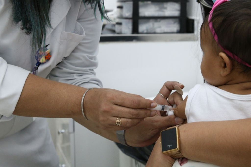 Dia D das campanhas de vacinação para criança e adolescente ocorre neste sábado
