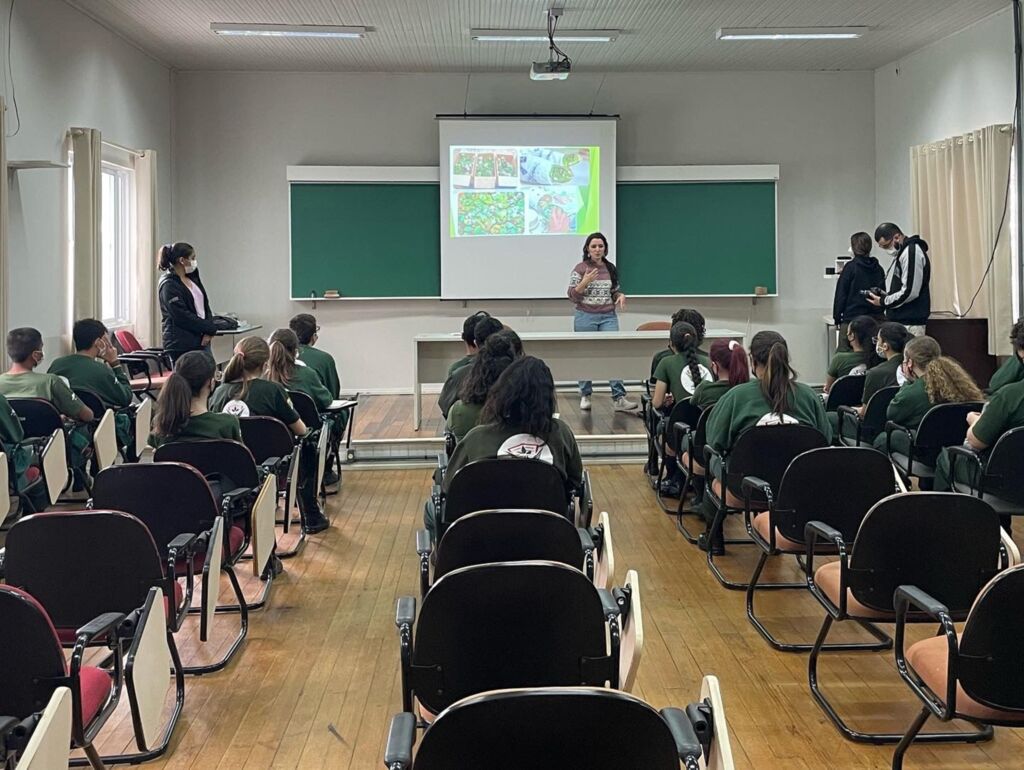 Protetores ambientais visitam Hospital Veterinário do CAV