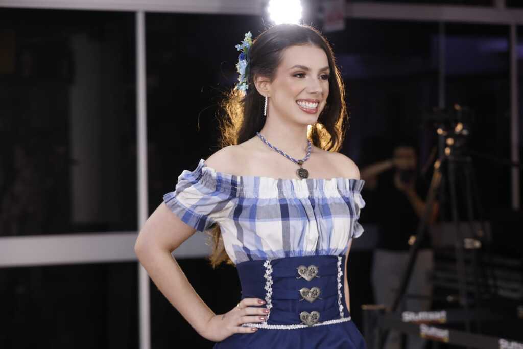  - Gabriela Schoeler, 21 anos, moradora do Victor Konder, analista de marketing