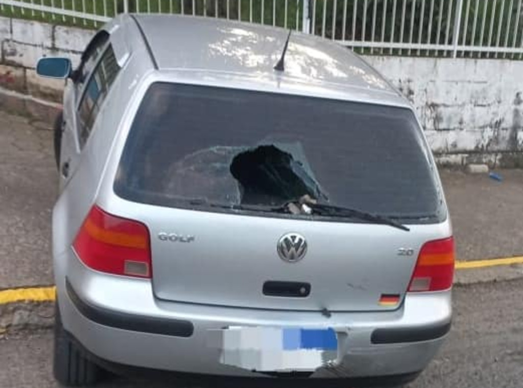 Motociclista fica ferido ao colidir em carro no centro de Salete