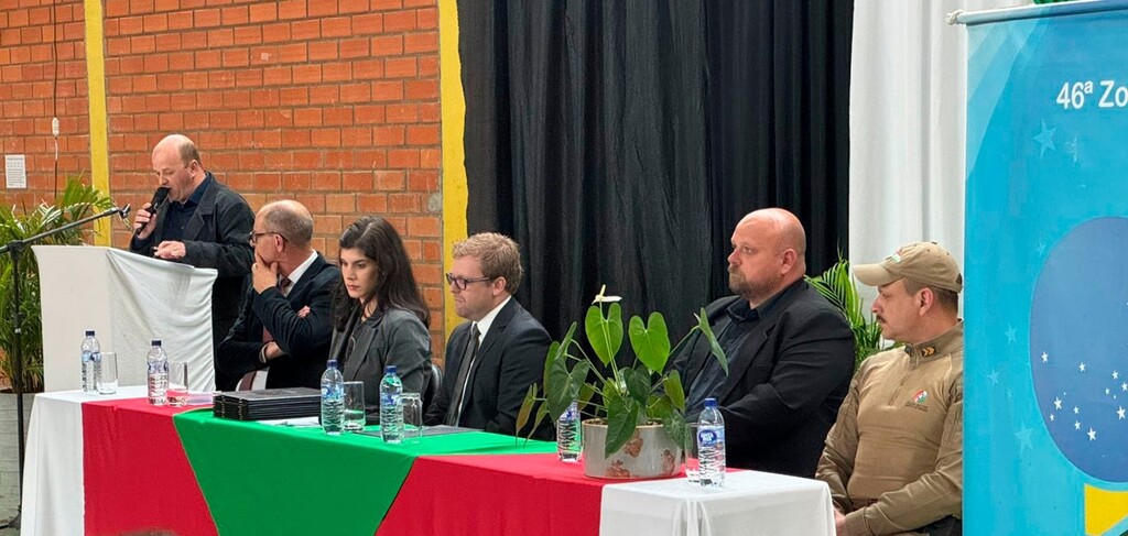 Prefeita, vice e vereadores eleitos em Salete são diplomados para mandato de 2025 a 2028