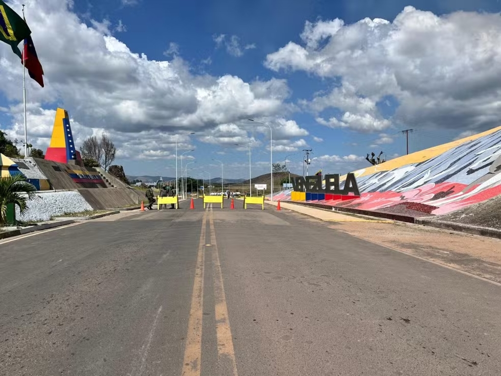 Fronteira entre Brasil e Roraima fechada nesta sexta-feira (10) — Foto: Divulgação/PMRR - 