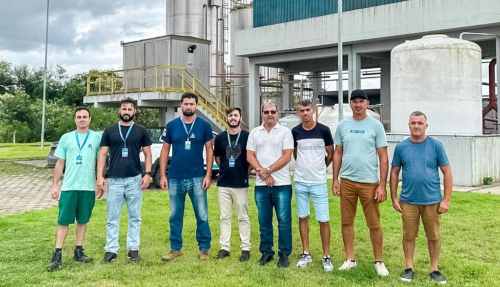 PASSO DE TORRES: PREFEITO VALMIR E VICE MATEUS VISITAM ESTAÇÃO DE TRATAMENTO DA CASAN DE FORQUILHINHA