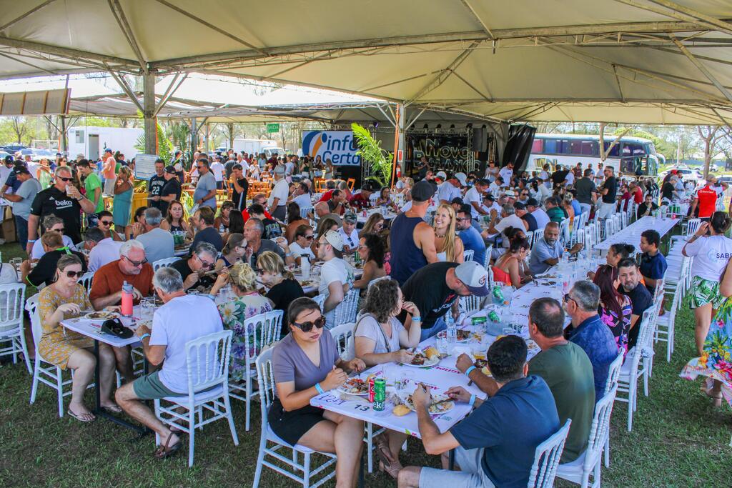 XIV COSTELÃO NA VALA REÚNE MAIS DE 600 PESSOAS EM BELLA TORRES