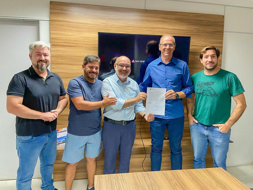 PREFEITO DE TORRES DELCI DIMER TRANSMITE CARGO À ANDRÉ POZZI PARA VIAGEM A BRASÍLIA EM BUSCA DE RECURSOS