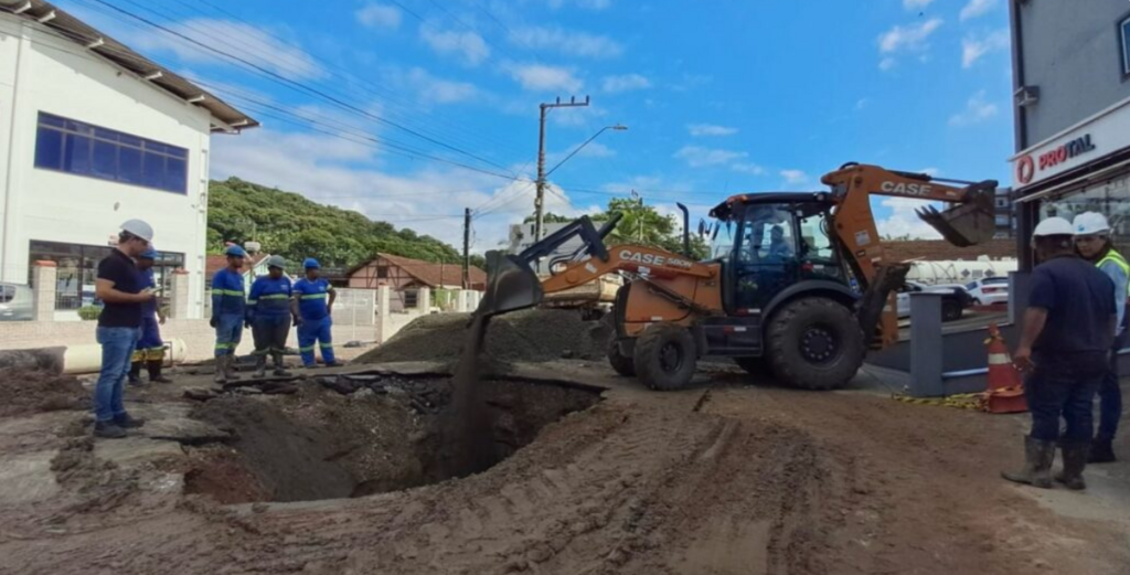 Águas de Joinville finaliza reparo em adutora no bairro Glória