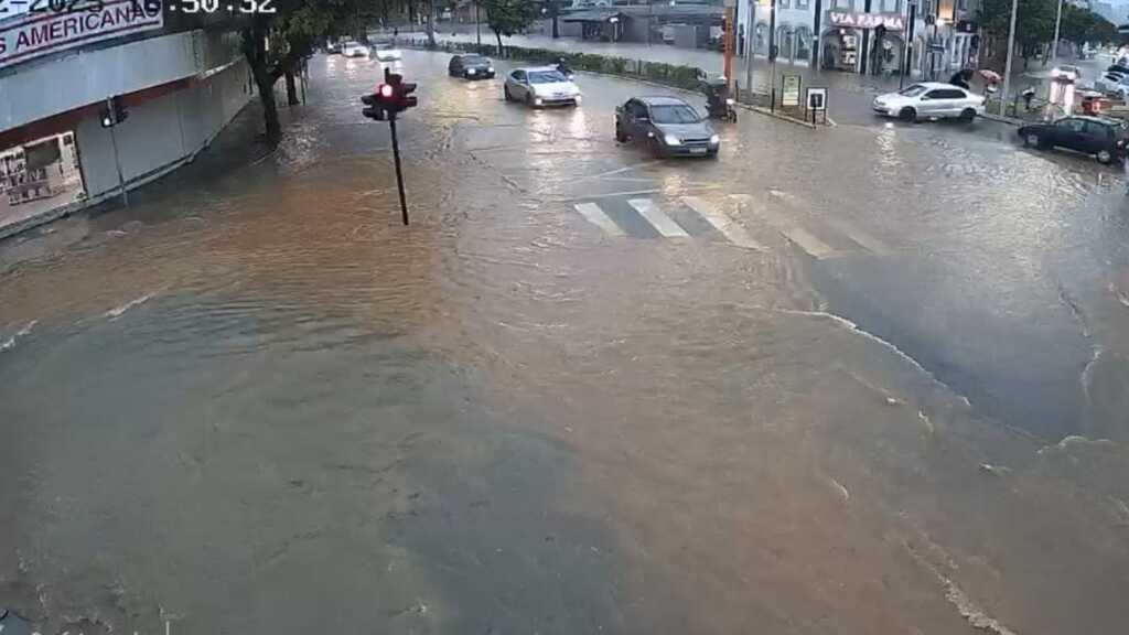 Santa Catarina tem alerta de chuvas intensas e risco de temporais nesta sexta-feira