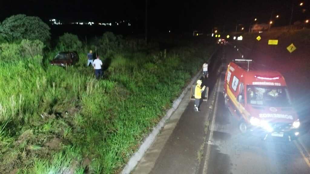 Mulher fica ferida após capotamento de carro em Capinzal