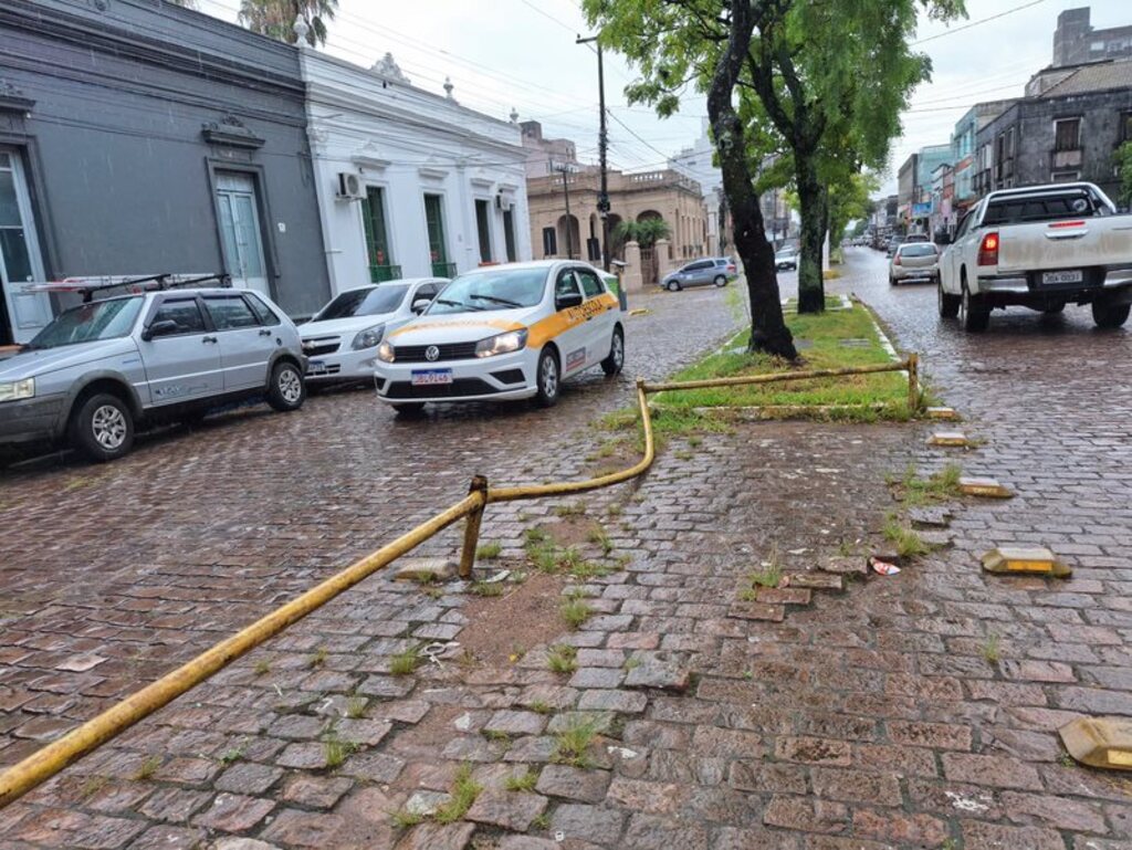 Motociclistas enfrentam insegurança e abandono dos estacionamentos de Bagé