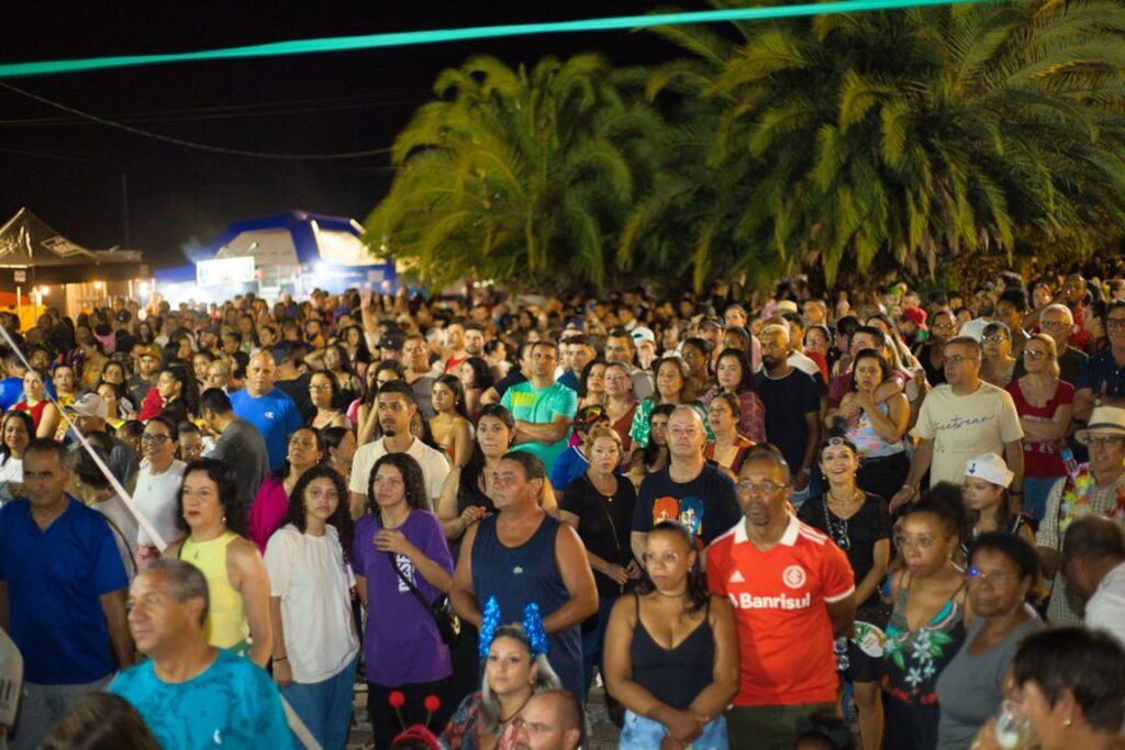 Marchinhas levam mais de cinco mil pessoas até Santa Thereza