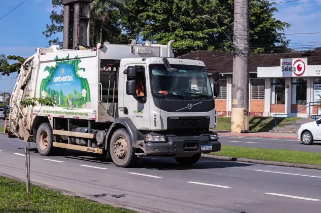 Vereadores de Joinville contestam reajuste na tarifa de limpeza urbana e alteram data-base para servidores