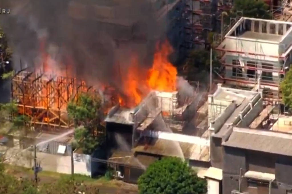 Incêndio de grandes proporções atinge estúdios de novela da Globo