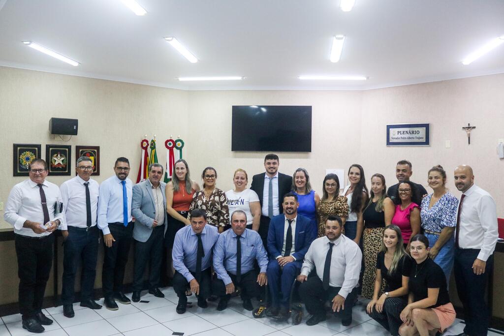PRESTAÇÃO DE CONTAS DO PREFEITO ALMIDES MARCA  A PRIMEIRA SESSÃO DA CÂMARA DE VEREADORES DE SANTA ROSA