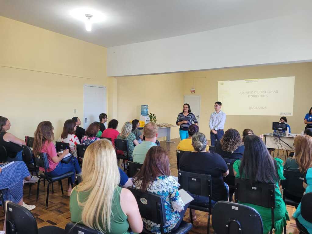 Secretaria apresenta Programa de Contraturno às direções das Escolas Municipais de Educação Básica