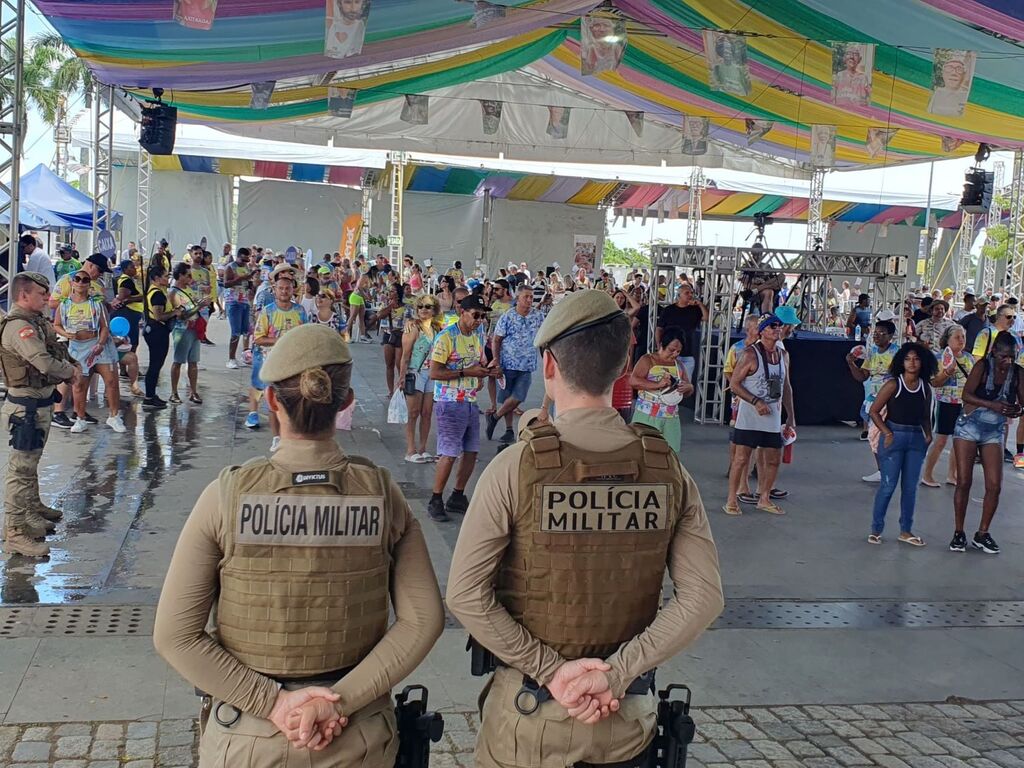 Polícia Militar de SC prende homem com mandado de prisão durante Carnaval 2025