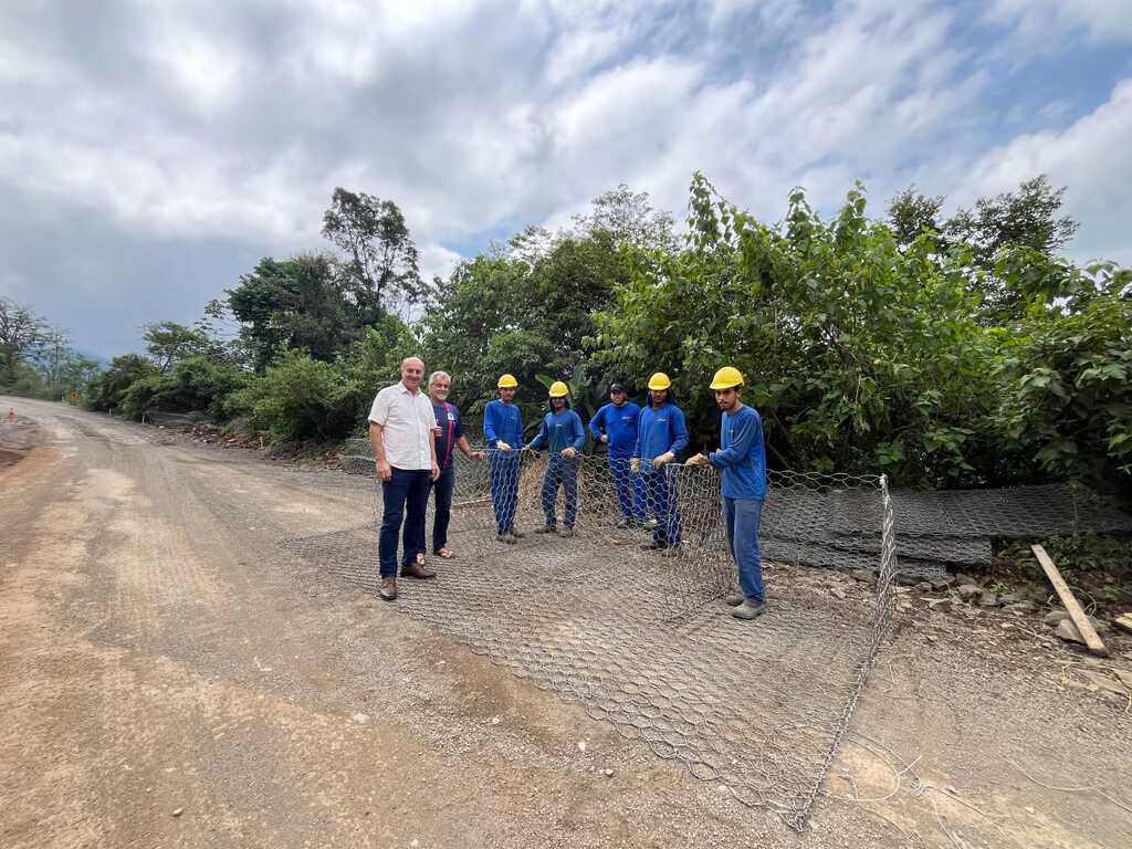 ZÉ MILTON ACOMPANHA OBRAS NA SERRA DO FAXINAL E DESTACA AVANÇO DOS TRABALHOS