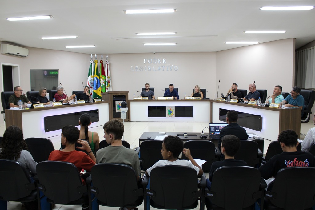 Itaipu Rural Show e escola cívico-militar são assuntos da sessão em Pinhalzinho