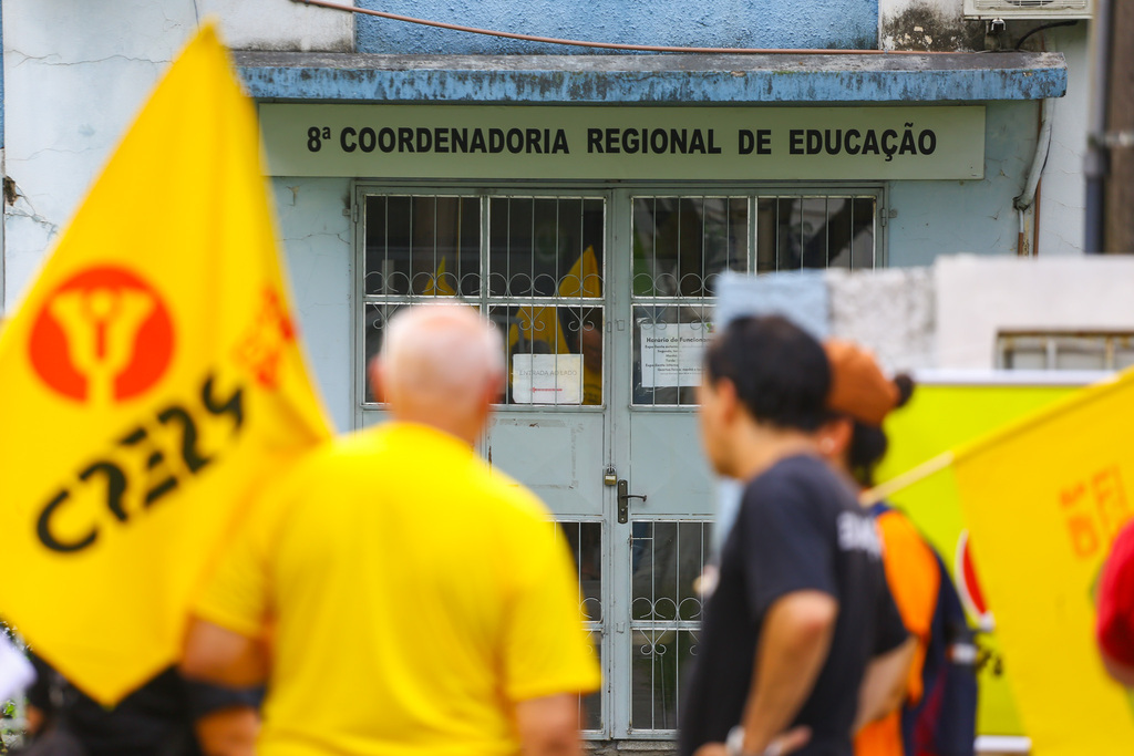 Em protesto, Cpers pede pagamento de adicional e reformas na rede elétrica das escolas estaduais