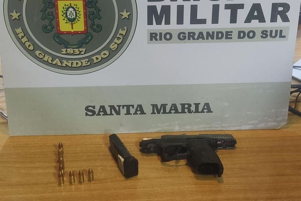 Jovem é preso por porte ilegal de arma após denúncia de tiroteio em Santa Maria