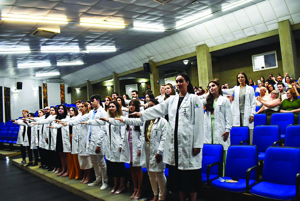 Cerimônia do Jaleco marca o ingresso dos calouros no curso de Medicina