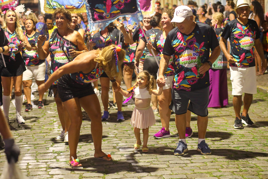 São Francisco do Sul abre o Carnaval 2025 com desfile de blocos