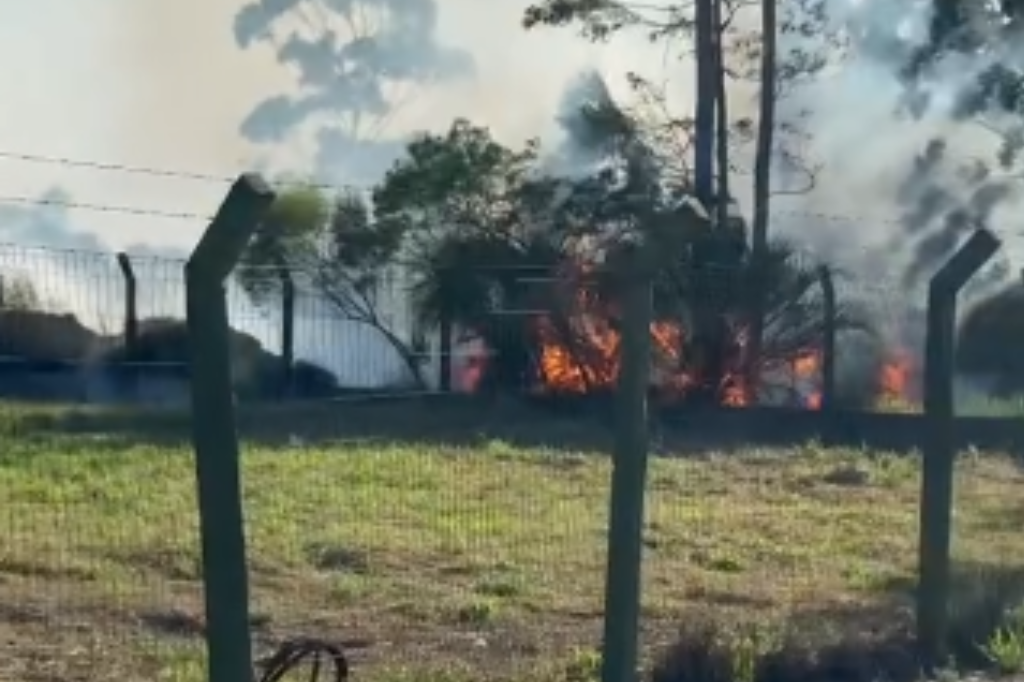 Imagem reprodução - Incêndios em Imbituba mobilizam bombeiros de 3 municípios