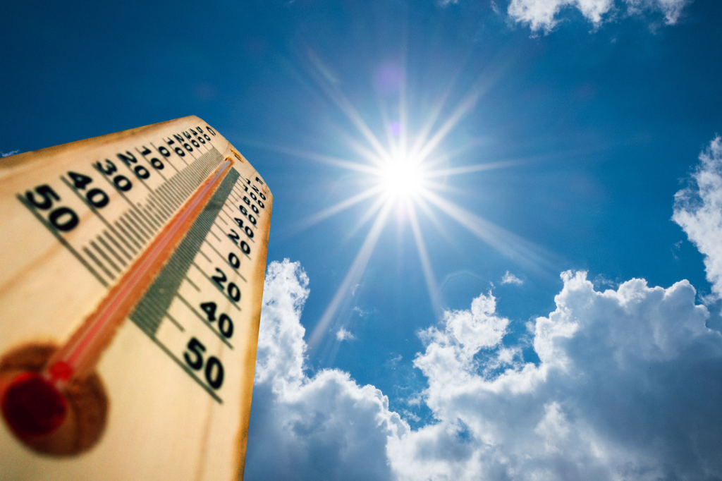 Imagem Batuhan toker by Getty Images - Onda de calor no Litoral Sul de SC exige atenção e cuidados