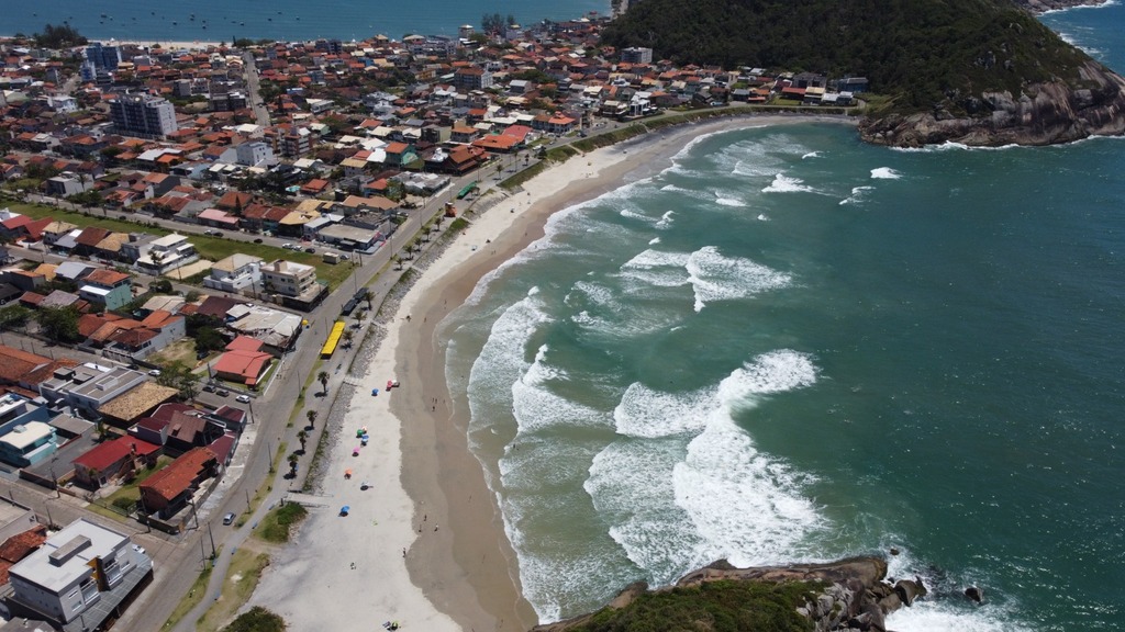 Prainha em São Francisco do Sul: três anos de águas cristalinas e surf de qualidade