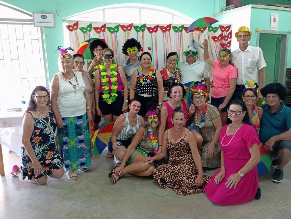 Carnaval dos Idosos em Bom Jesus do Oeste é marcado por descontração, alegria e integração comunitária