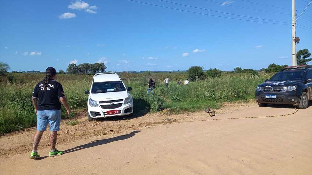 Mãe encontra corpo do filho em matagal