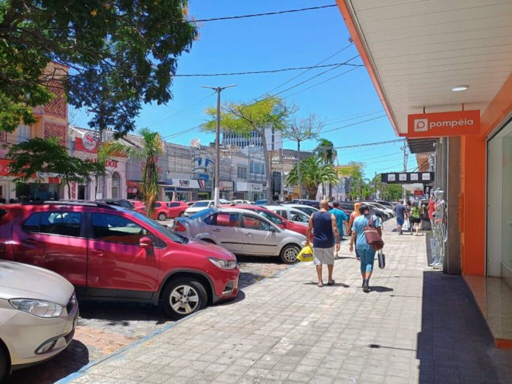 Frente fria dá fim a onda prolongada de calor