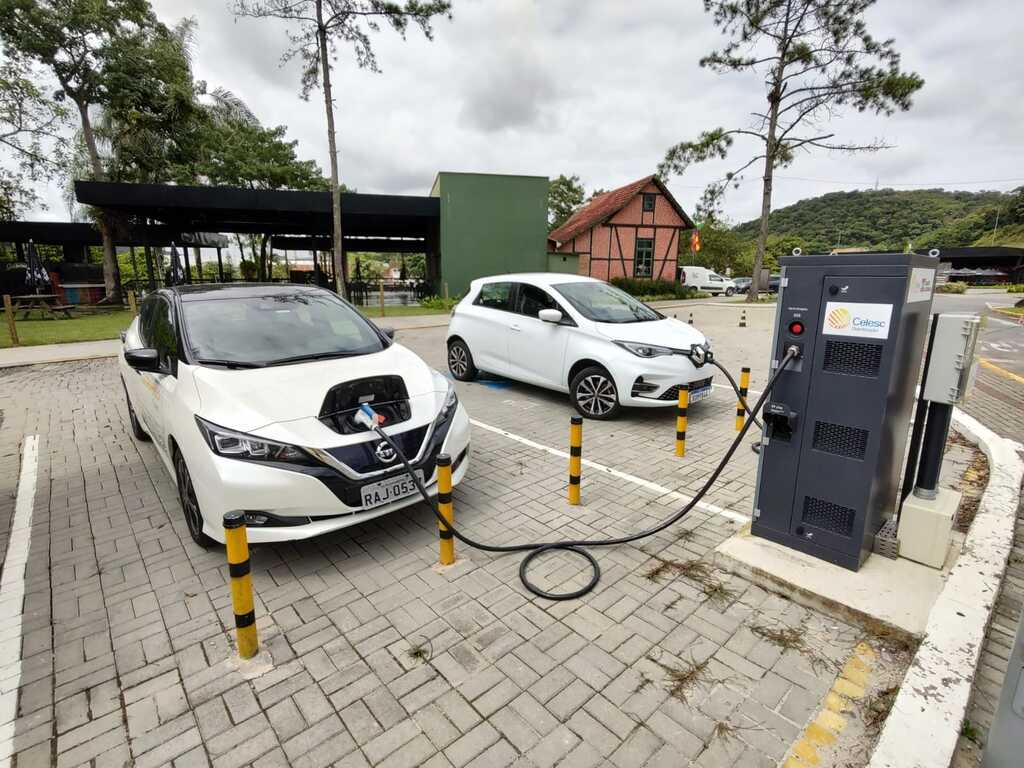 Joinville ganha primeira estação ultrarrápida de carregamento para veículos elétricos