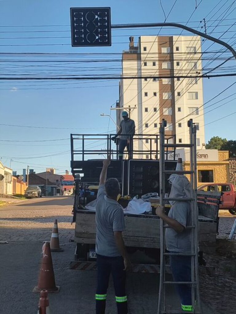 Três novos semáforos são instalados na zona Norte