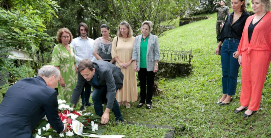 Joinville homenageia imigrantes em solenidade no Cemitério do Imigrante