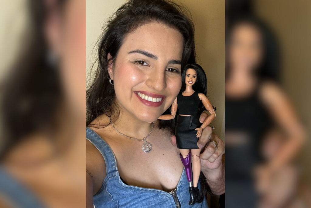 “Fiquei feliz porque é a representatividade do corpo com deficiência e da pessoa com queimaduras”, afirma Kelen Ferreira após virar inspiração para boneca Barbie