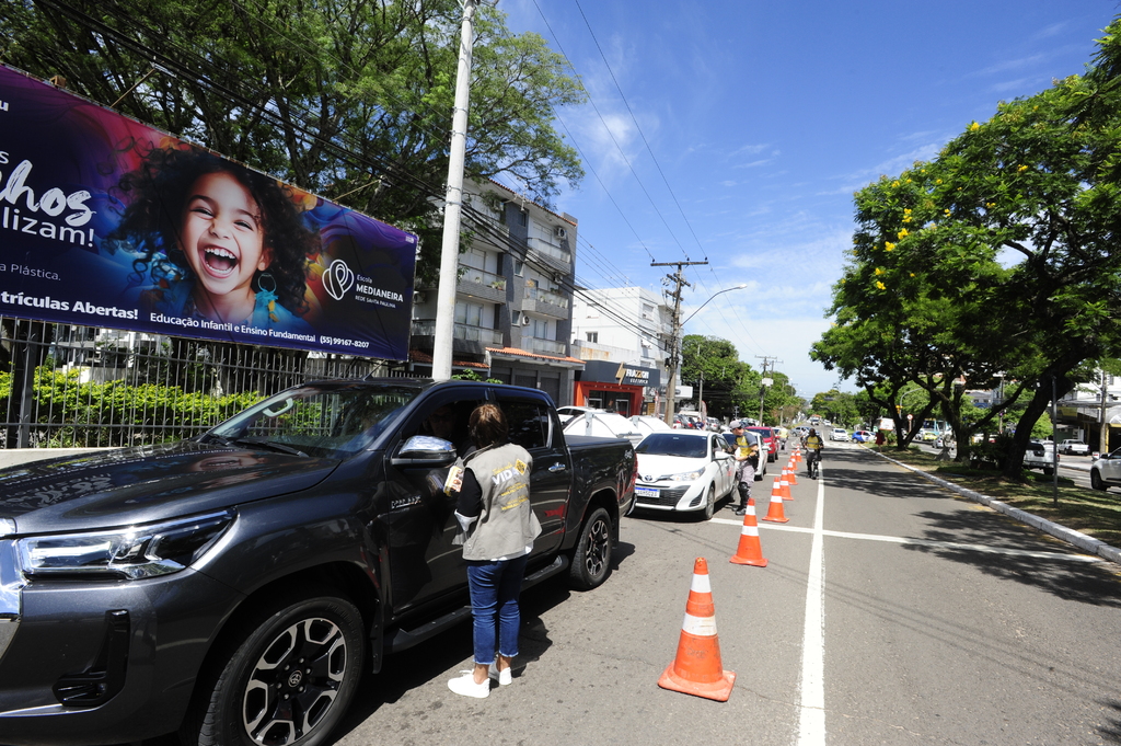 Blitz educativa em ação alusiva à volta às aulas é realizada em Santa Maria