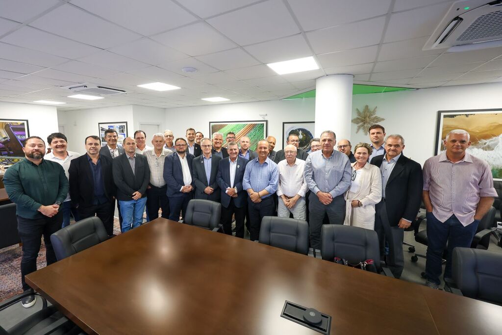 Governador recebe presidente da Fetrancesc e empresários do setor para discutir desafios do transporte e da logística em Santa Catarina