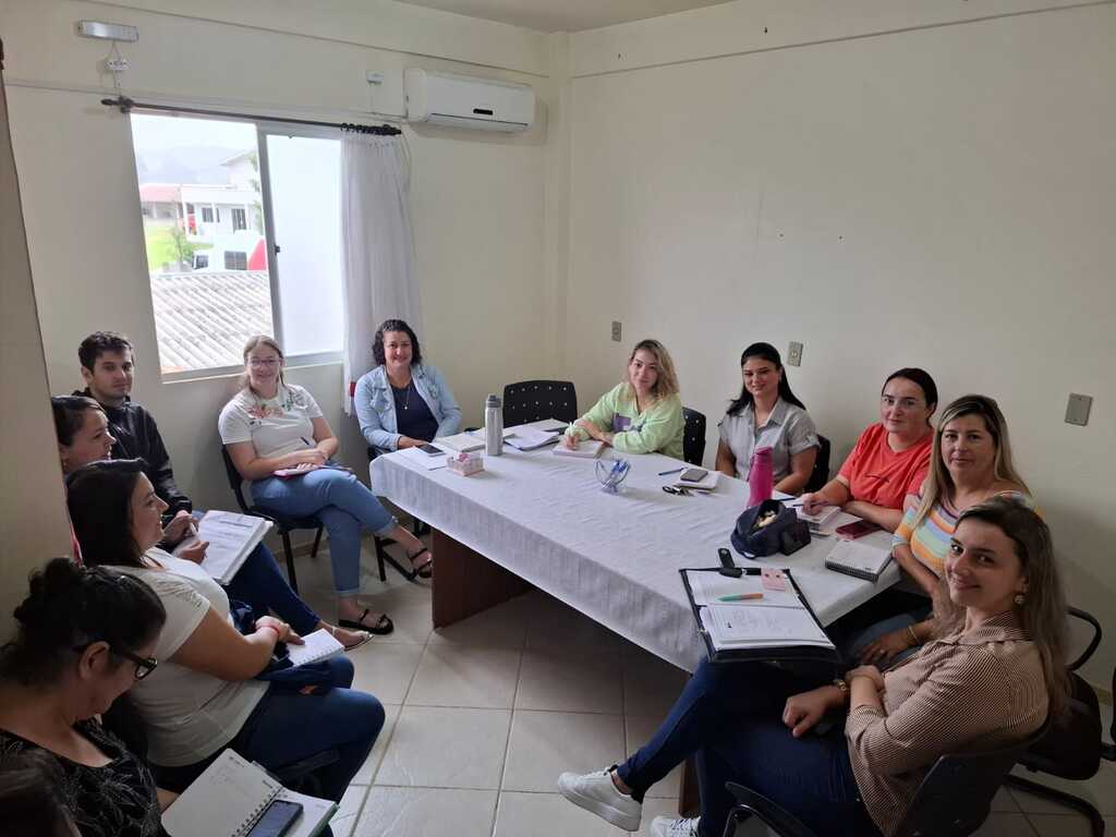 Secretaria de Educação de Bocaina do Sul realiza reunião mensal com diretores escolares